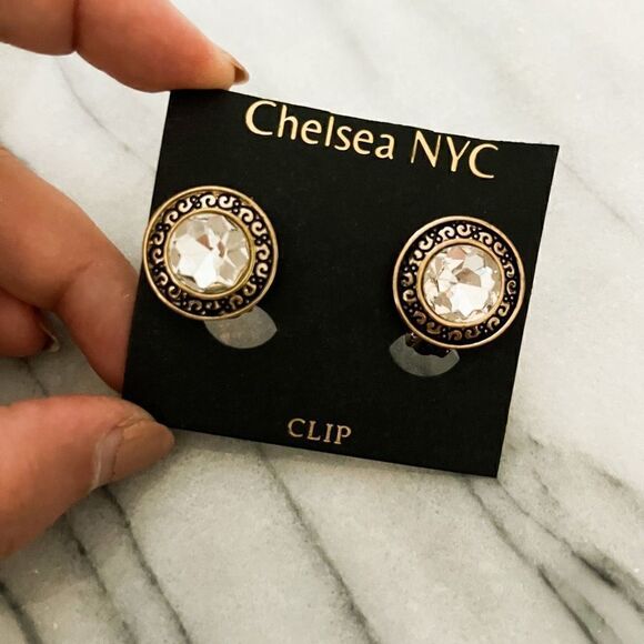 Chelsea NYC Earrings Gold Toned Clear Crystal round Clip On - Picture 2 of 4